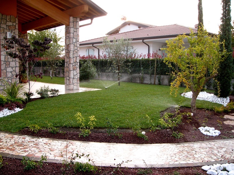 irrigazione-giardino.jpg-nggid0285-ngg0dyn-800x600-00f0w010c010r110f110r010t010